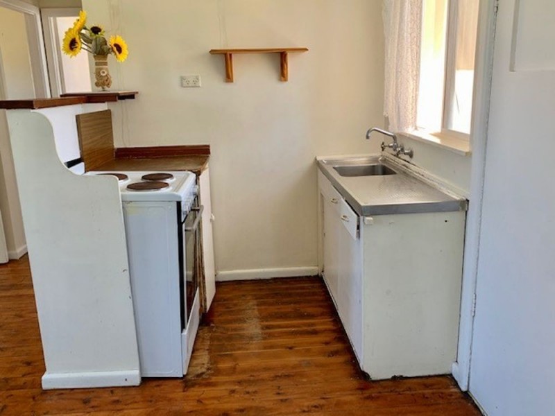 8 Victoria Avenue, Toukley NSW 2263