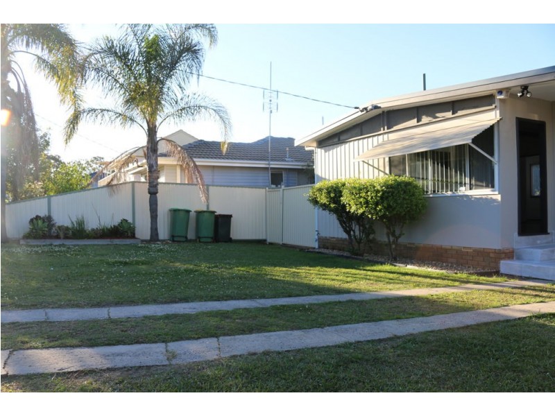 11 Koorana Avenue, Gorokan NSW 2263