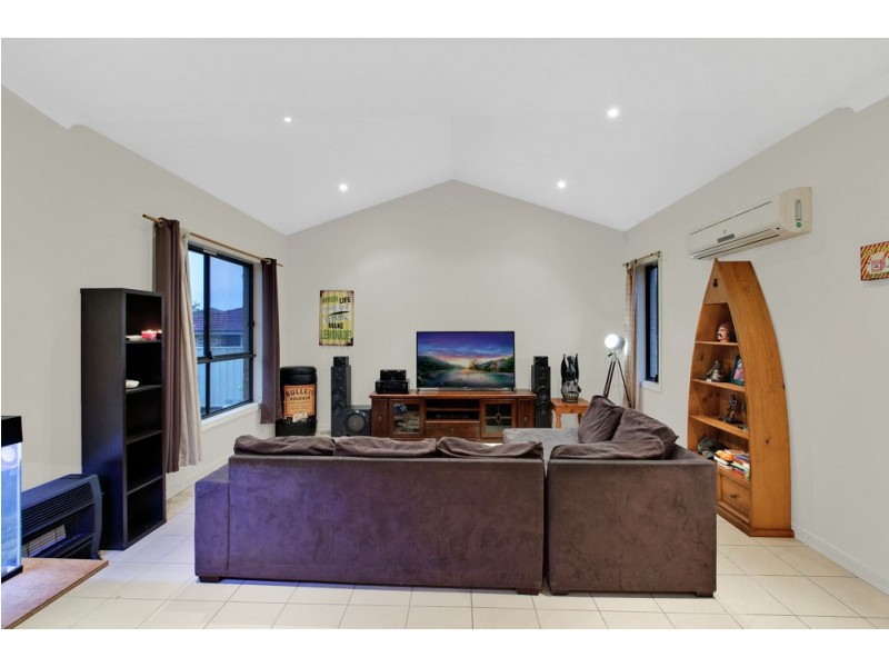 40 Foxtail Crescent, Woongarrah NSW 2259