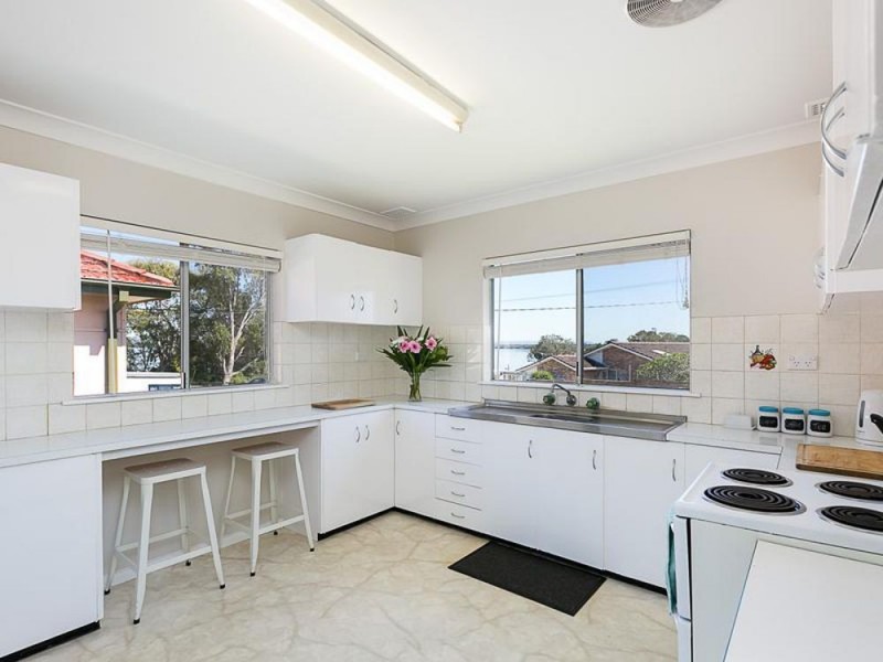 7 First Avenue, Toukley NSW 2263