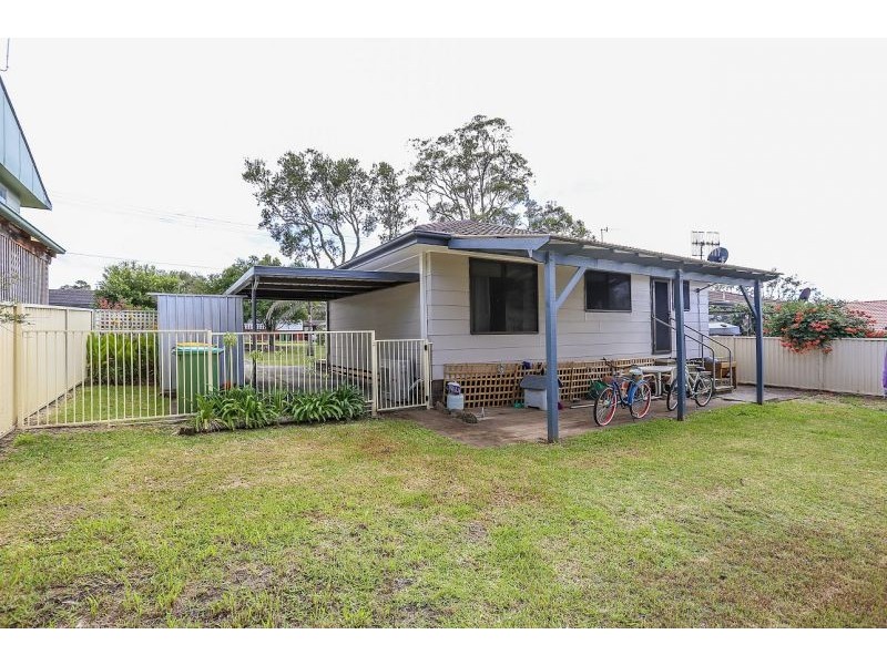 6 Odette Avenue, Gorokan NSW 2263