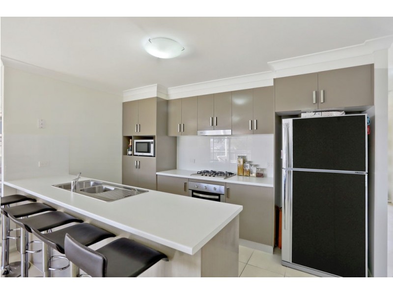 24 Quarterhorse Parade, Wadalba NSW 2259