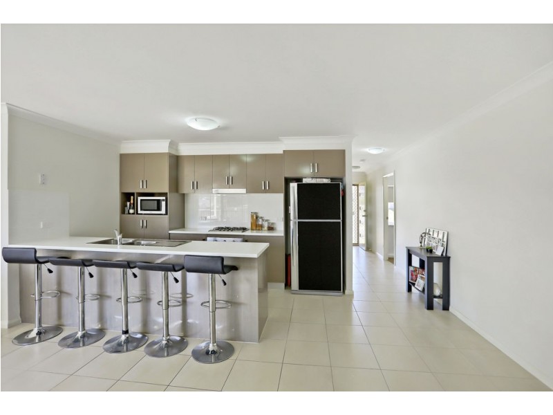 24 Quarterhorse Parade, Wadalba NSW 2259