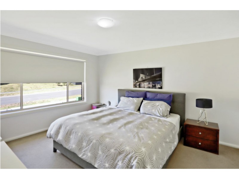 24 Quarterhorse Parade, Wadalba NSW 2259