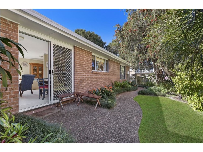 2 Marks Road, Gorokan NSW 2263