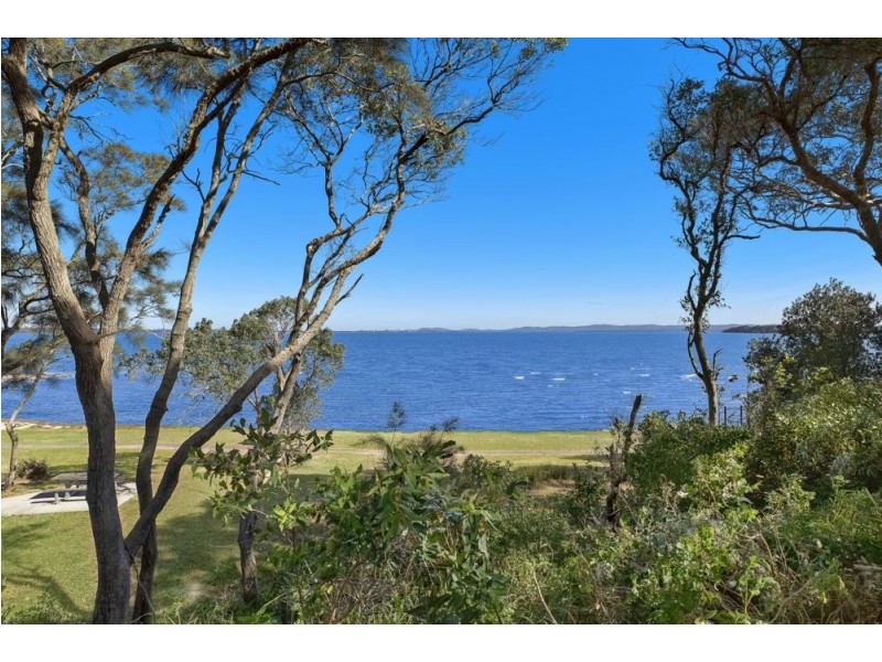 2 Marks Road, Gorokan NSW 2263