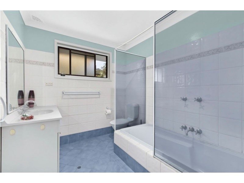 17 Chamberlain Road, Wyoming NSW 2250