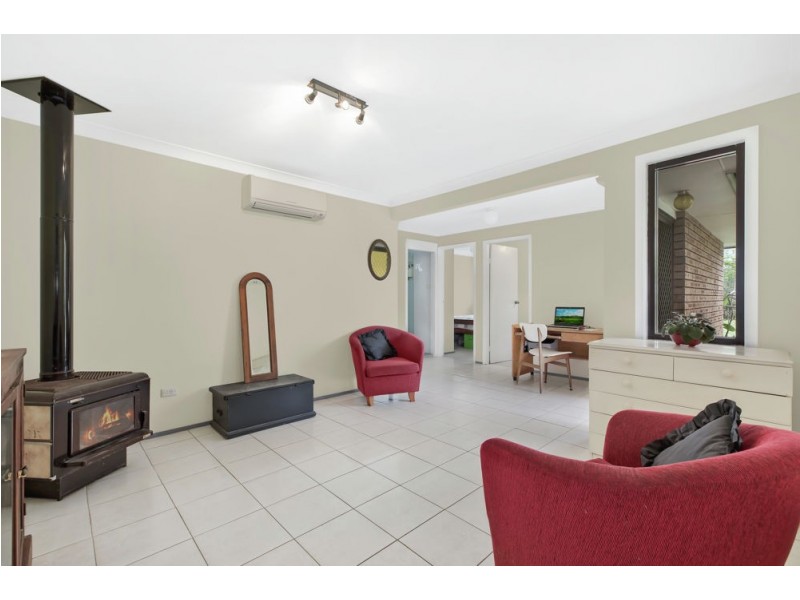 17 Chamberlain Road, Wyoming NSW 2250