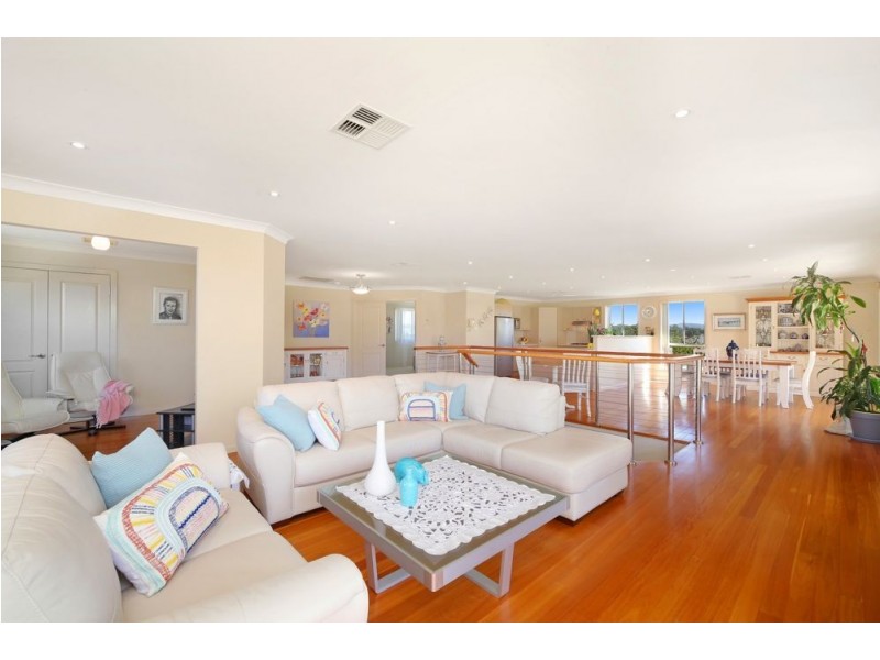 2 Halwin Close, Wyee Point NSW 2259