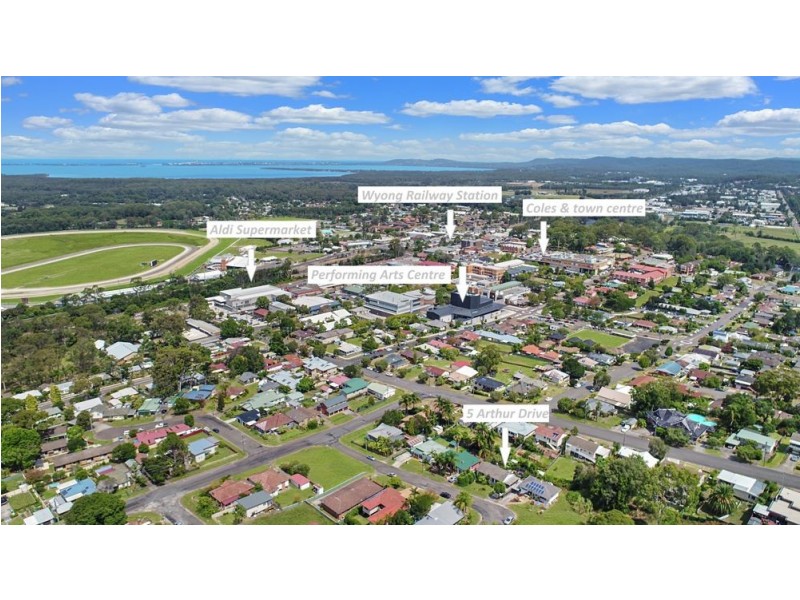 5 Arthur Drive, Wyong NSW 2259