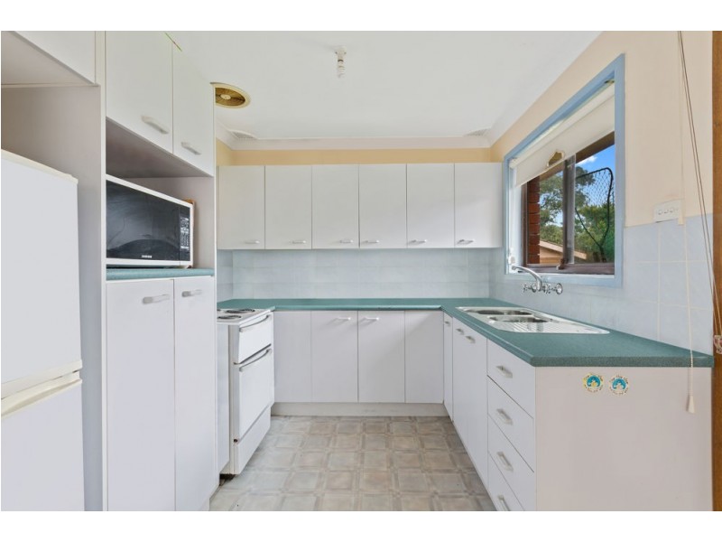 4 Esther Close, Gorokan NSW 2263