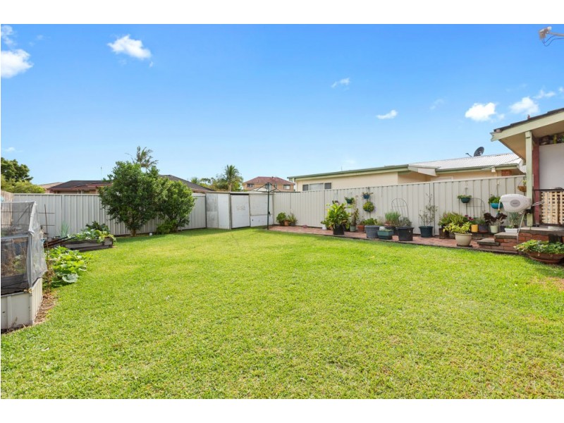 4 Esther Close, Gorokan NSW 2263