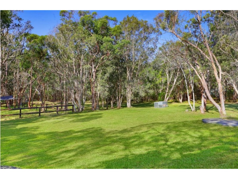 115 Elizabeth Bay Drive, Lake Munmorah NSW 2259