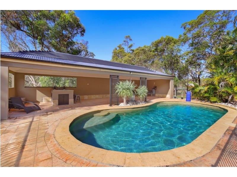 115 Elizabeth Bay Drive, Lake Munmorah NSW 2259