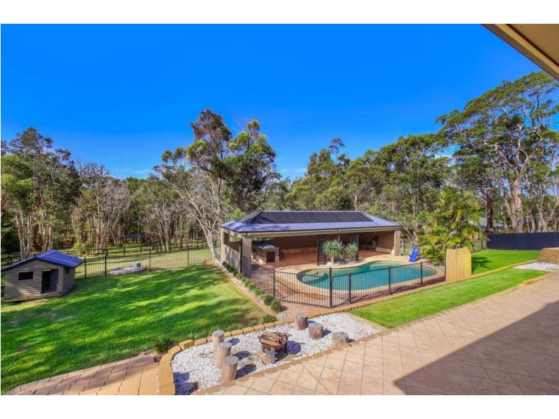 115 Elizabeth Bay Drive, Lake Munmorah NSW 2259