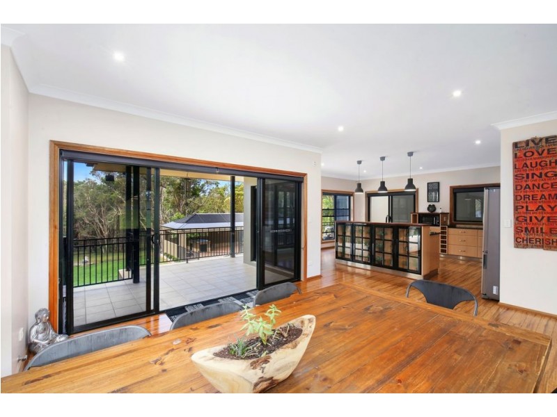 115 Elizabeth Bay Drive, Lake Munmorah NSW 2259