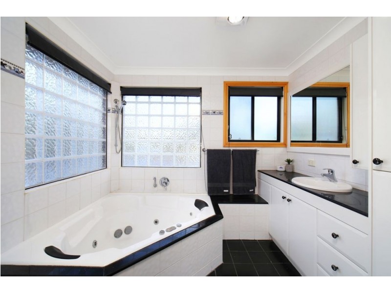 115 Elizabeth Bay Drive, Lake Munmorah NSW 2259