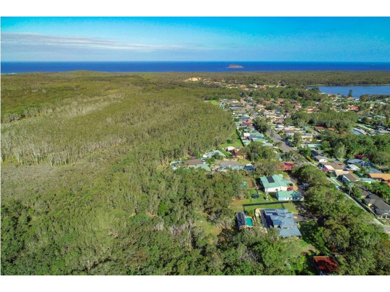 115 Elizabeth Bay Drive, Lake Munmorah NSW 2259