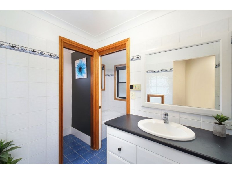 115 Elizabeth Bay Drive, Lake Munmorah NSW 2259