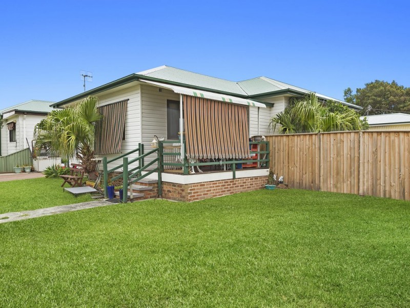 1 Nichols Avenue, Gorokan NSW 2263