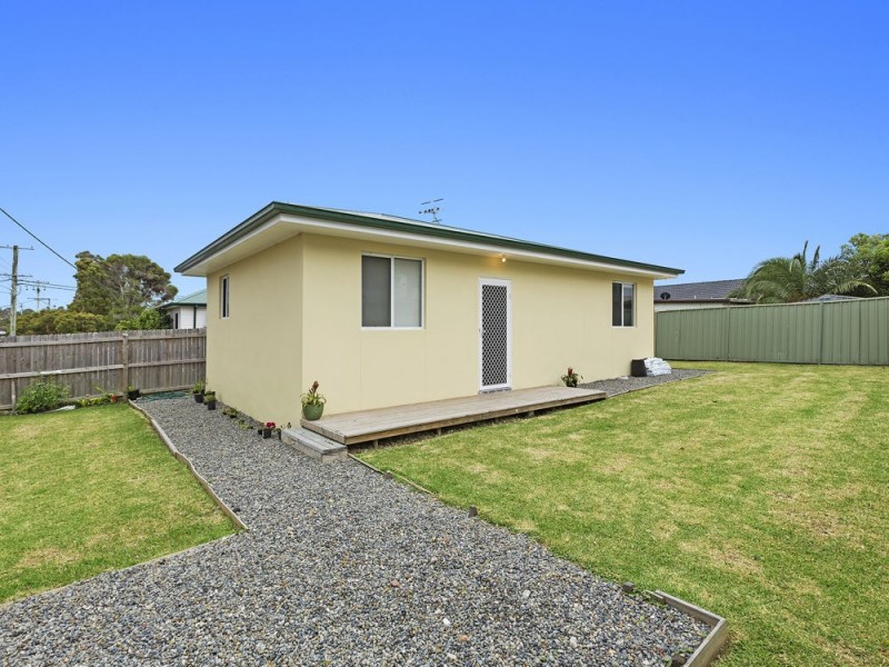 1 Nichols Avenue, Gorokan NSW 2263