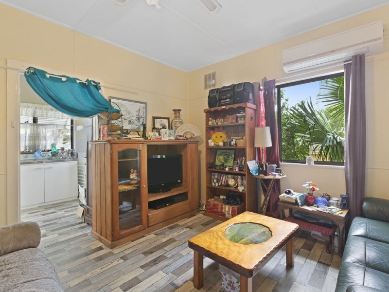 1 Nichols Avenue, Gorokan NSW 2263