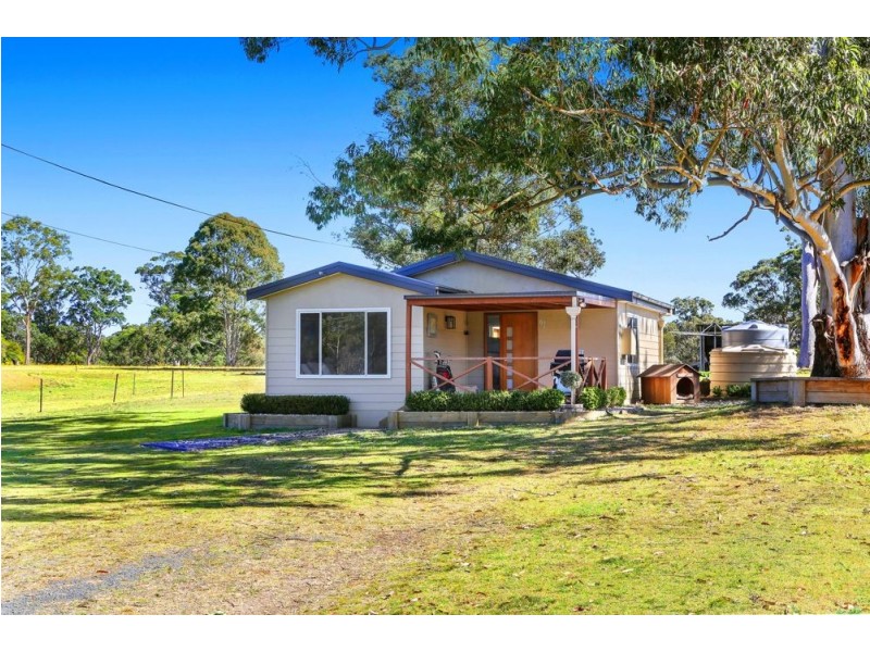 92 Mountain Road, Warnervale NSW 2259