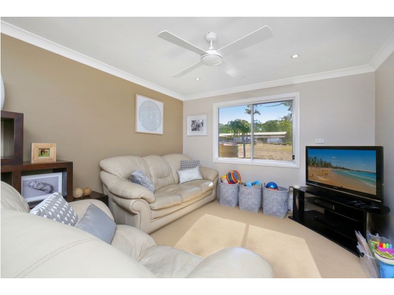 92 Mountain Road, Warnervale NSW 2259