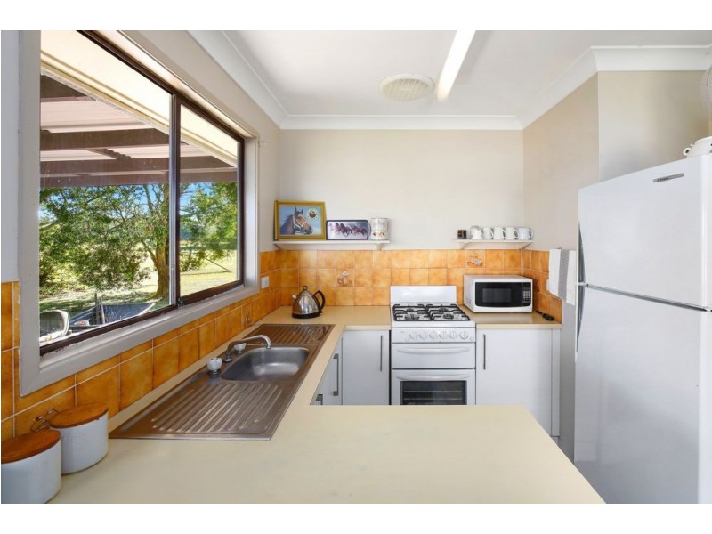 92 Mountain Road, Warnervale NSW 2259