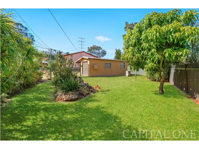 1 Cadonia Road, Tuggerawong NSW 2259