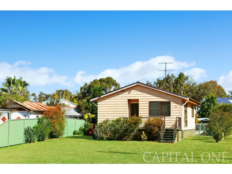 1 Cadonia Road, Tuggerawong NSW 2259