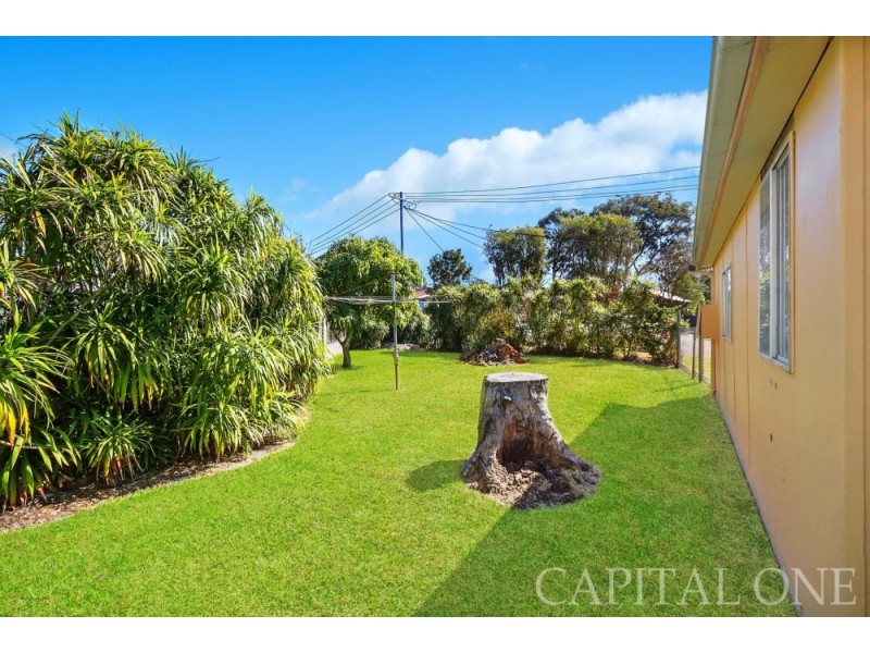 1 Cadonia Road, Tuggerawong NSW 2259