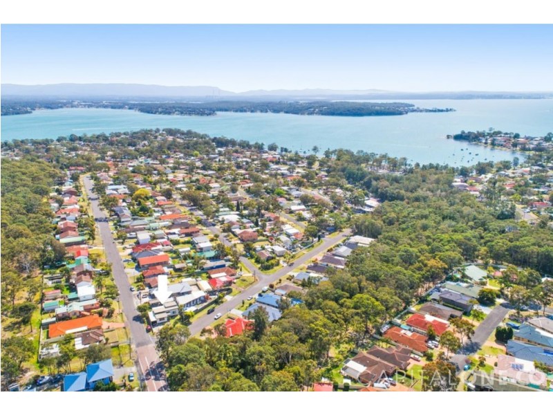 15 Illawong Road, Summerland Point NSW 2259