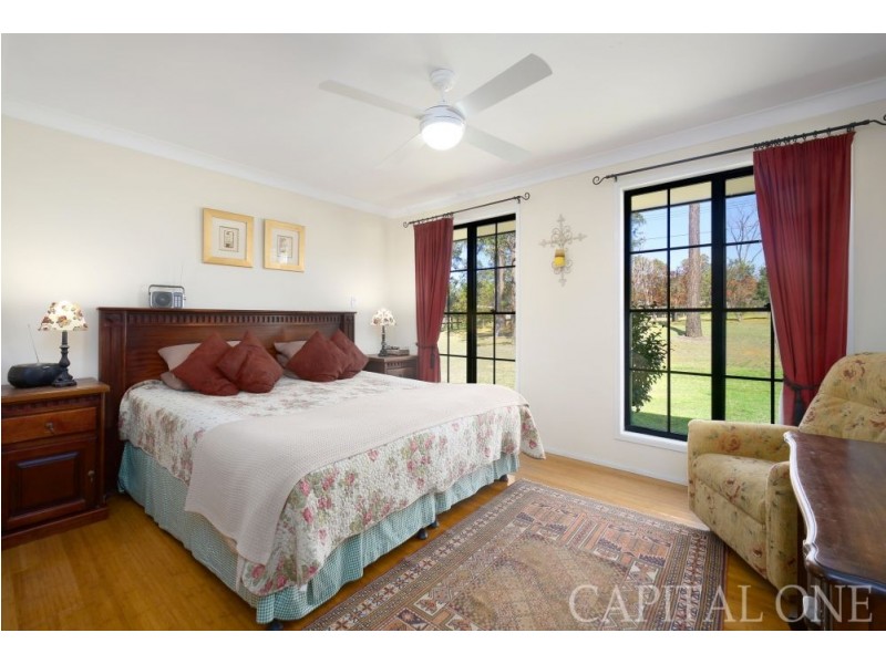 33 Holloway Drive, Jilliby NSW 2259