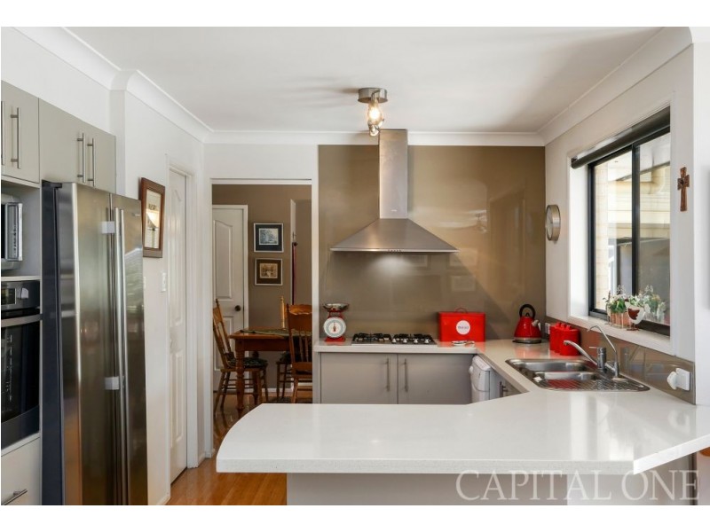 33 Holloway Drive, Jilliby NSW 2259