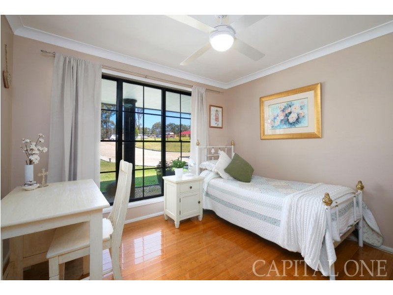 33 Holloway Drive, Jilliby NSW 2259