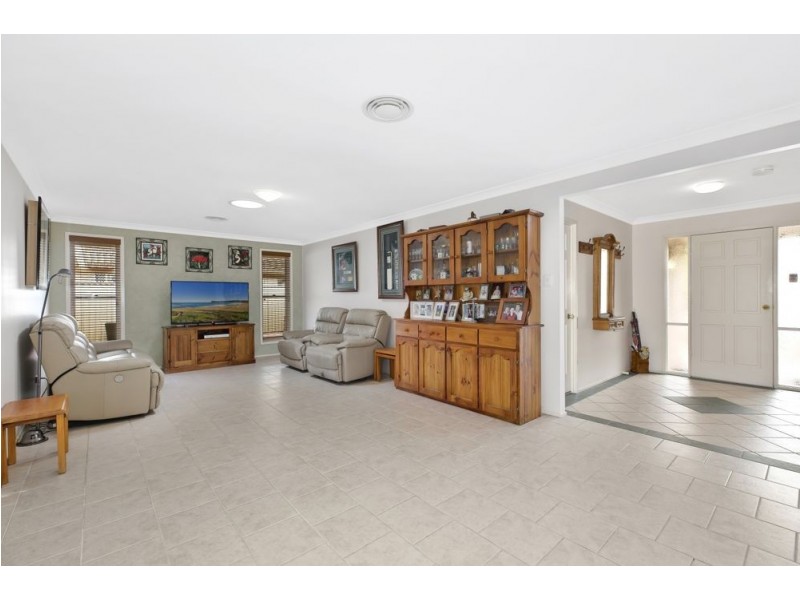 9 Stringybark Rd, Hamlyn Terrace NSW 2259