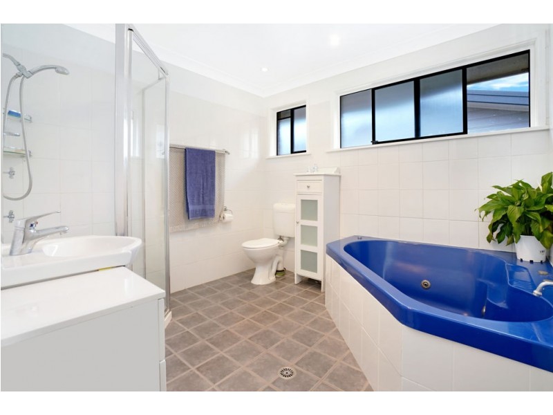 10 Cambridge Avenue, Kanwal NSW 2259