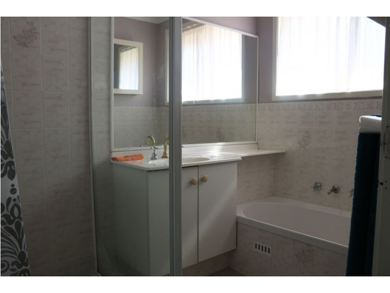 1 Pine Court, Blue Haven NSW 2262