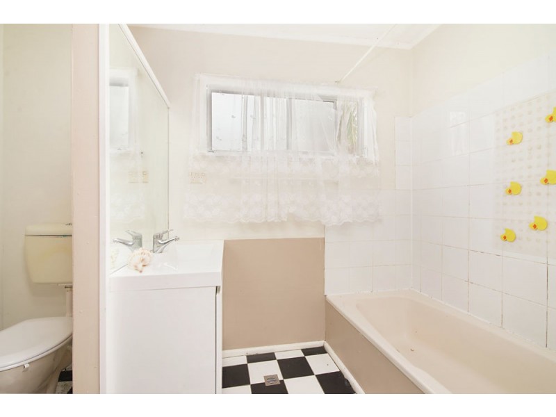 2 Vena Avenue, Gorokan NSW 2263