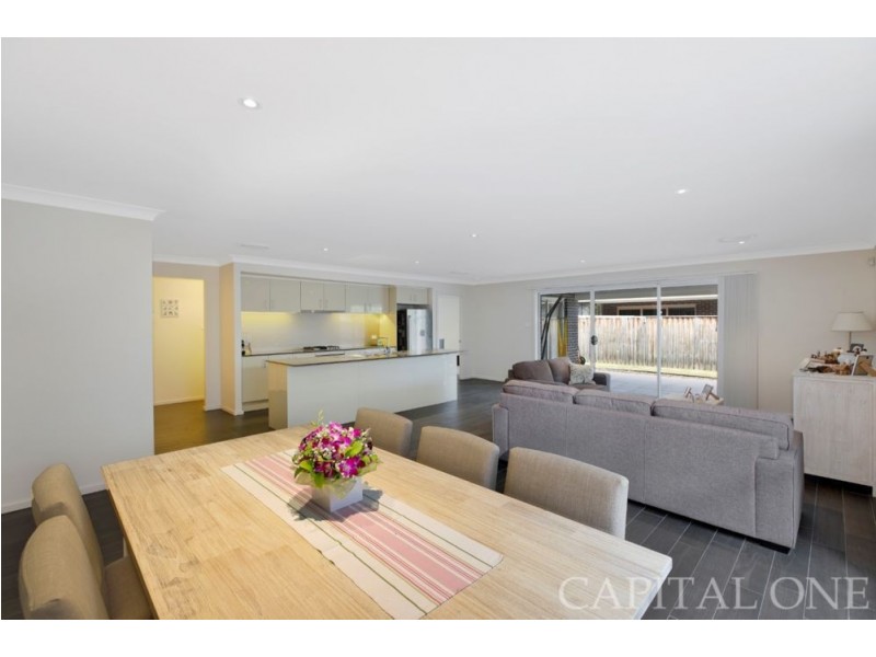 8 Irons Rd, Wyong NSW 2259