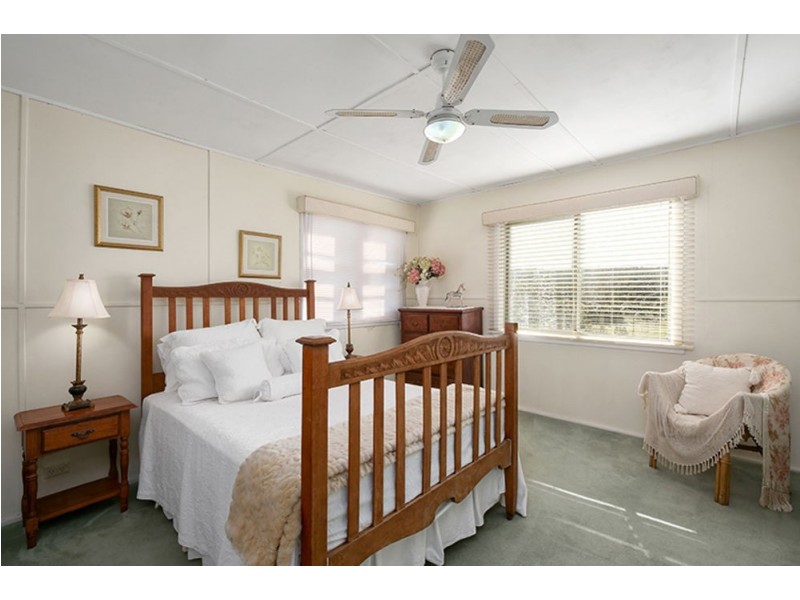 64 Woods Road, Jilliby NSW 2259