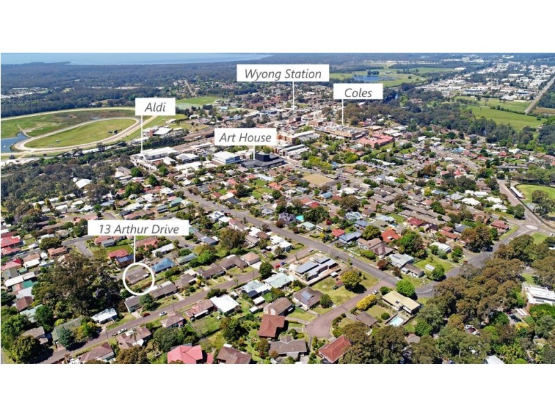 13 Arthur Drive, Wyong NSW 2259