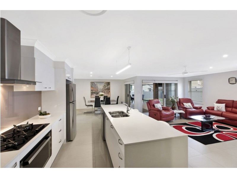 16 Salamander Road, Wadalba NSW 2259