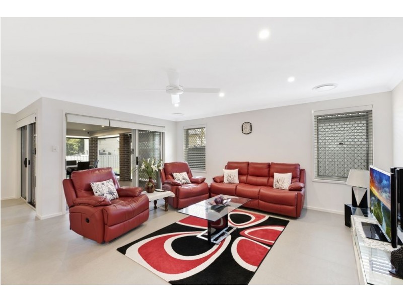 16 Salamander Road, Wadalba NSW 2259