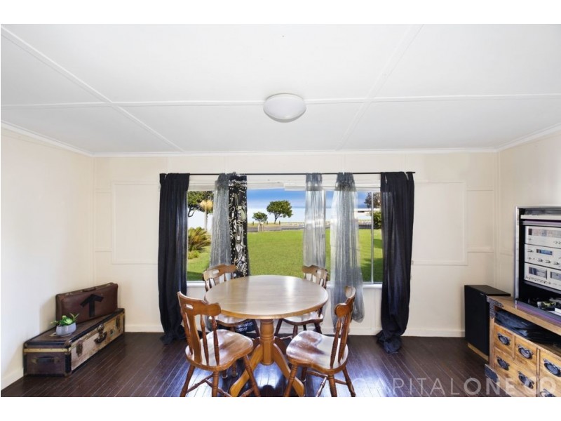 14 Beach Parade, Canton Beach NSW 2263