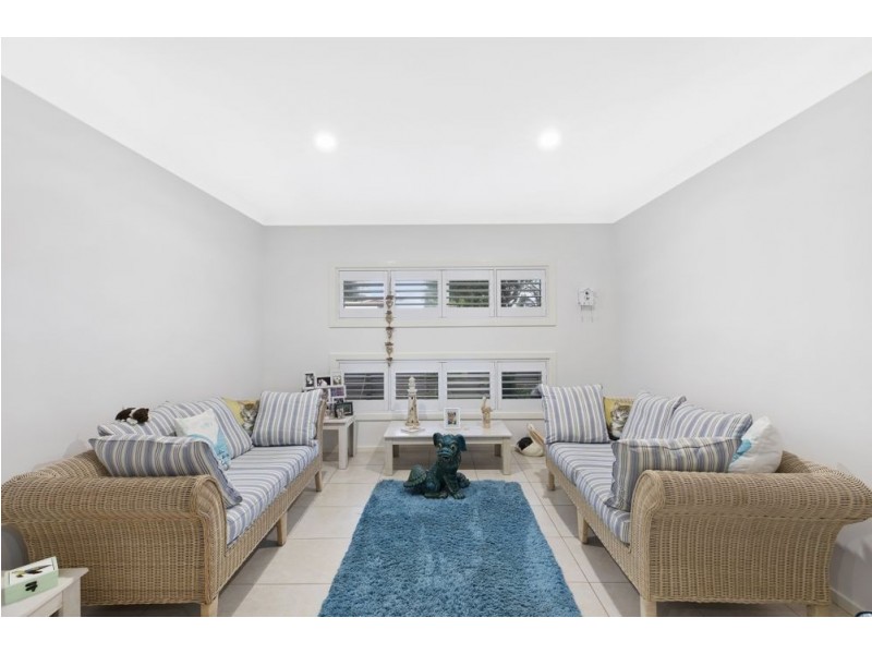 1a Spring Valley Ave, Gorokan NSW 2263