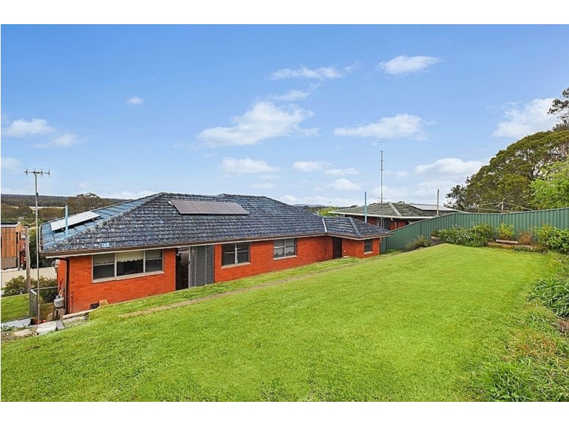 11 Arthur Drive, Wyong NSW 2259