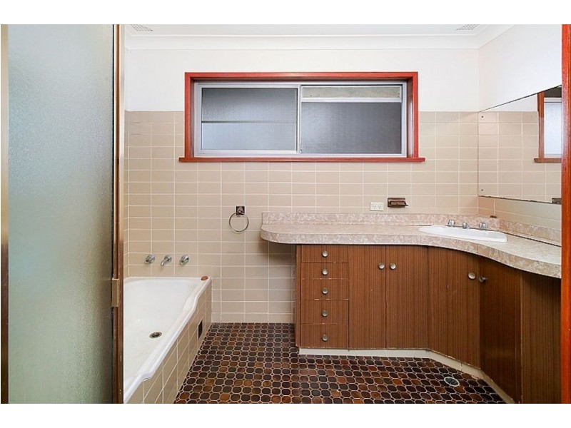 11 Arthur Drive, Wyong NSW 2259