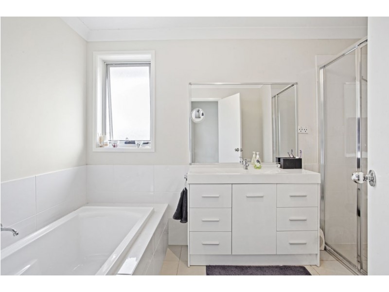 33 Championship Drive, Wyong NSW 2259